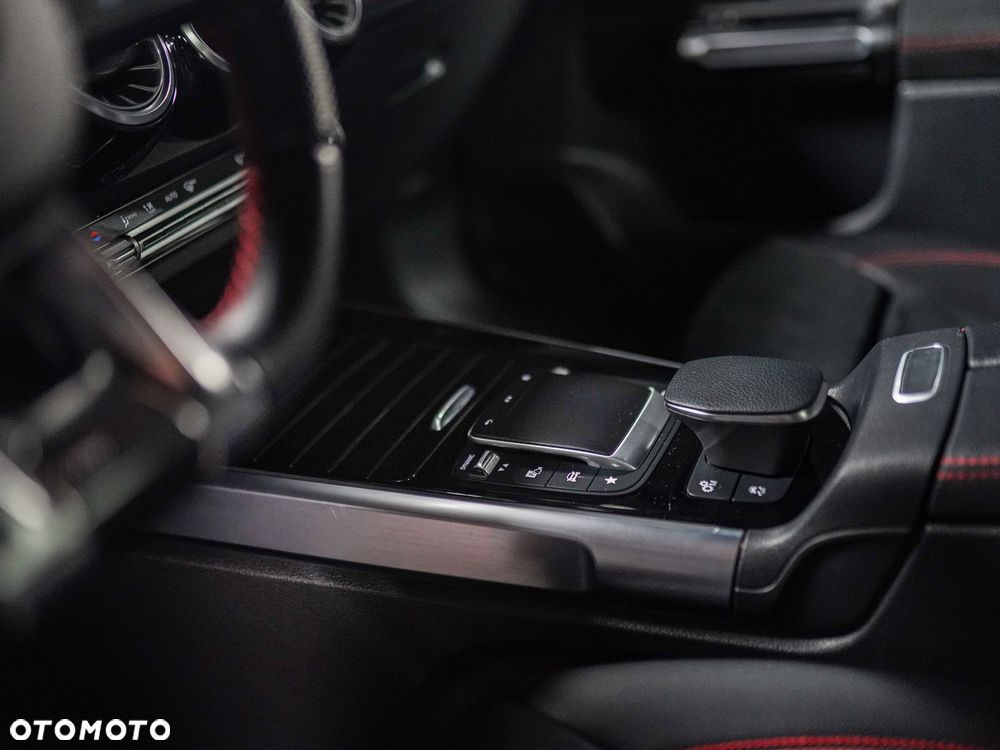 Mercedes-Benz GLB - 15