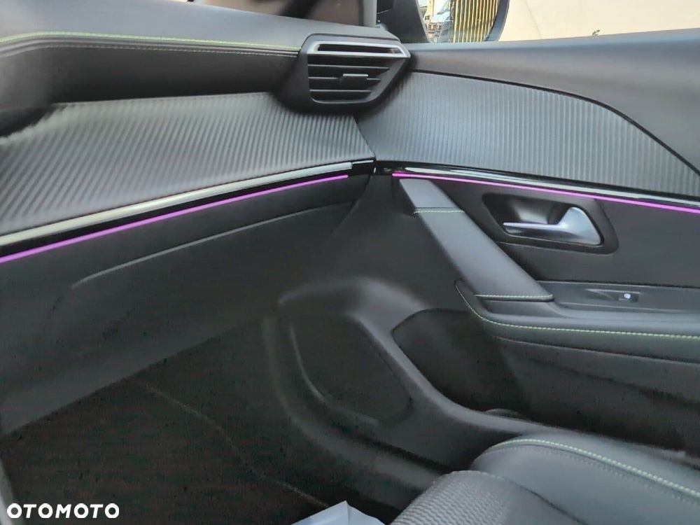 Peugeot 208 - 13
