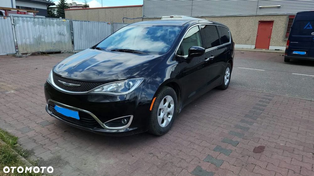 Chrysler Pacifica - 1
