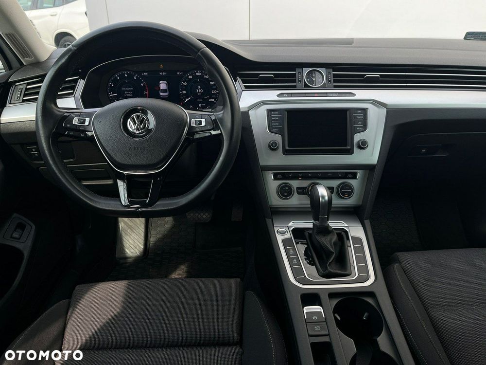Volkswagen Passat - 32