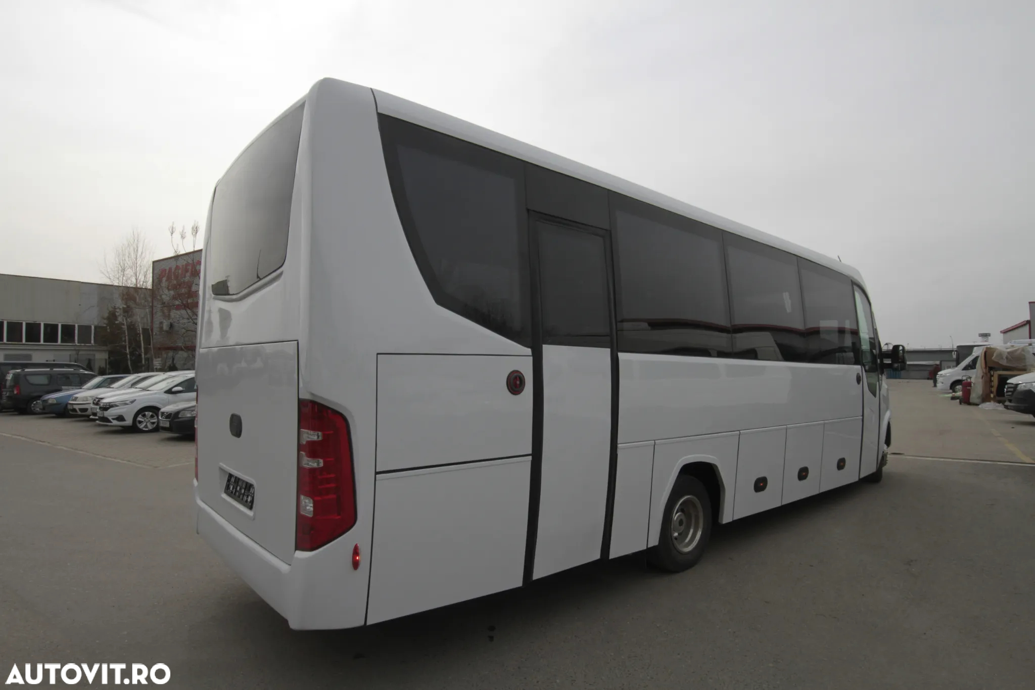 Iveco 70C18 29+1+1 locuri - 4