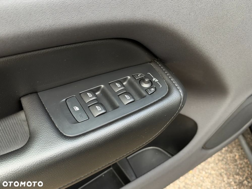 Volvo XC 60 B4 B Momentum Pro - 30