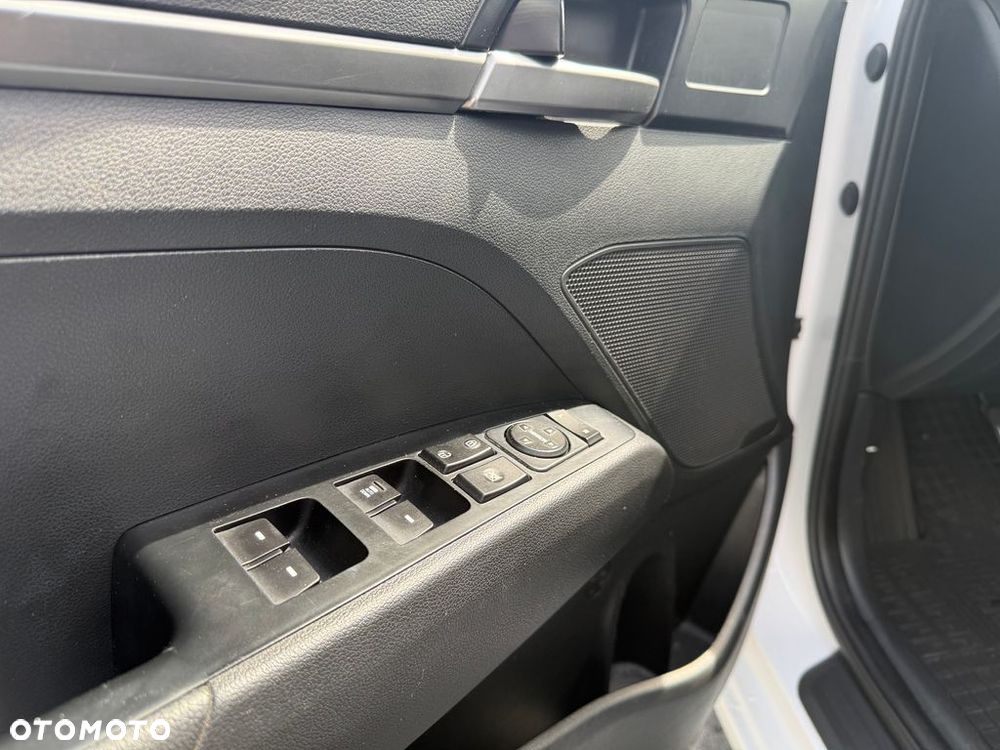 Hyundai Elantra 1.6 Classic Plus - 14