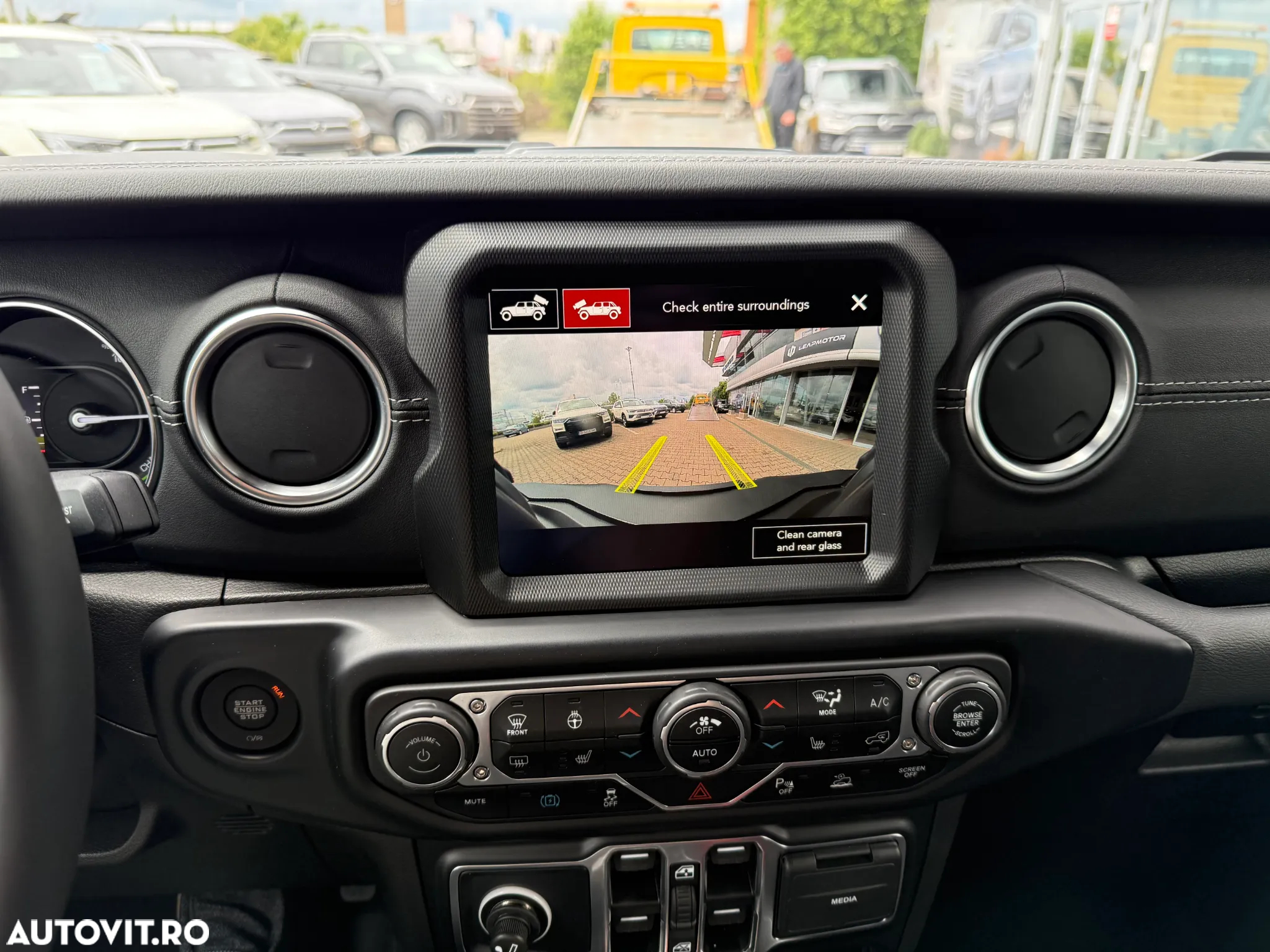 Jeep Wrangler Unlimited 2.0 4xe Plug-In Hybrid Softtop Sahara - 25