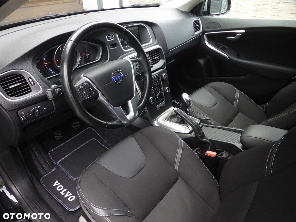 Volvo V40 D2 Momentum - 24