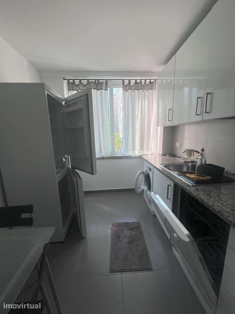 Apartamento Mobilado T2 - Av do Uruguai Benfica - Grande imagem: 2/12