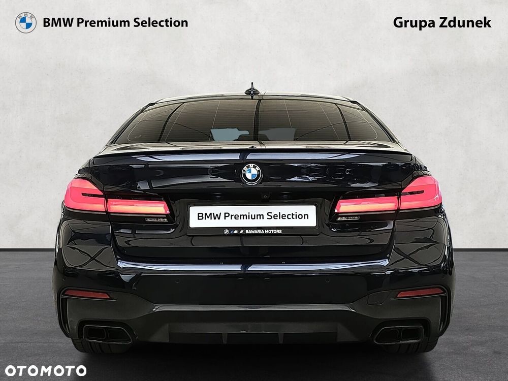 2022 BMW Seria 5, photograph 6