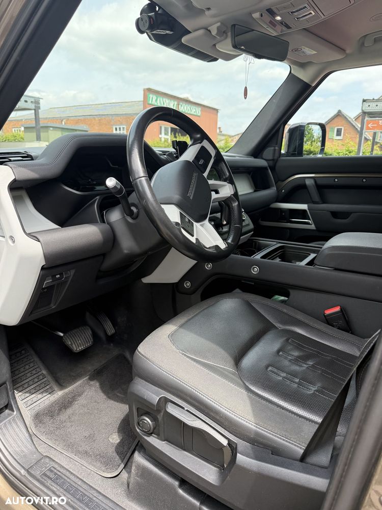 Land Rover Defender 110 2.0L D240 S - 24