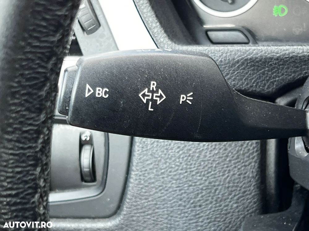 BMW Seria 3 320d DPF Touring - 24