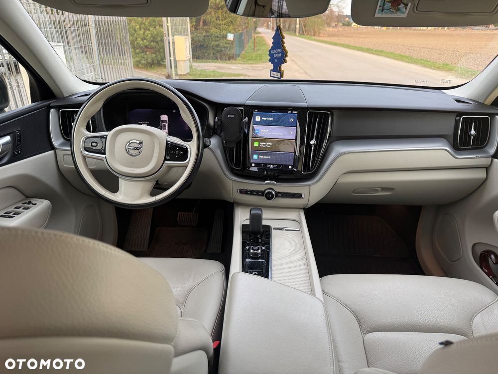 Volvo XC 60 B5 B AWD Momentum - 8