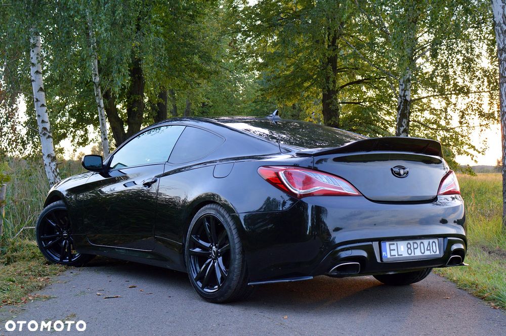 Hyundai Genesis Coupe - 4