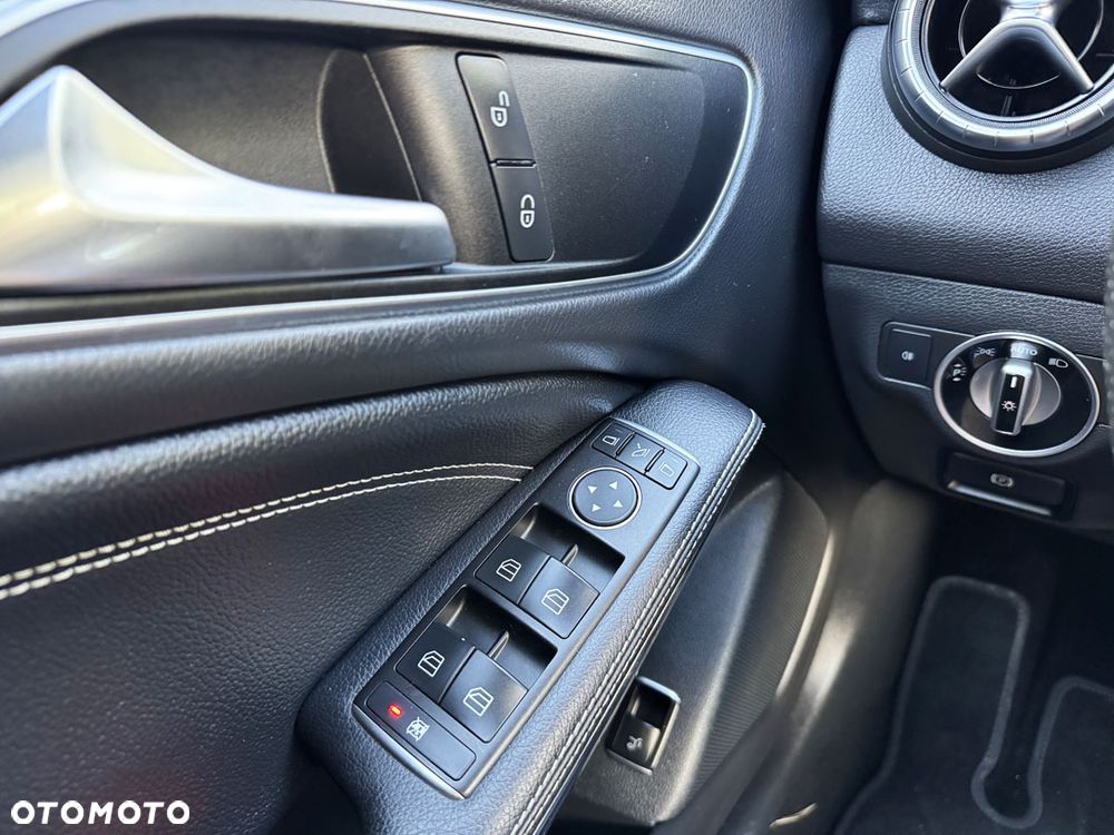 Mercedes-Benz CLA 200 7G-DCT AMG Line - 22