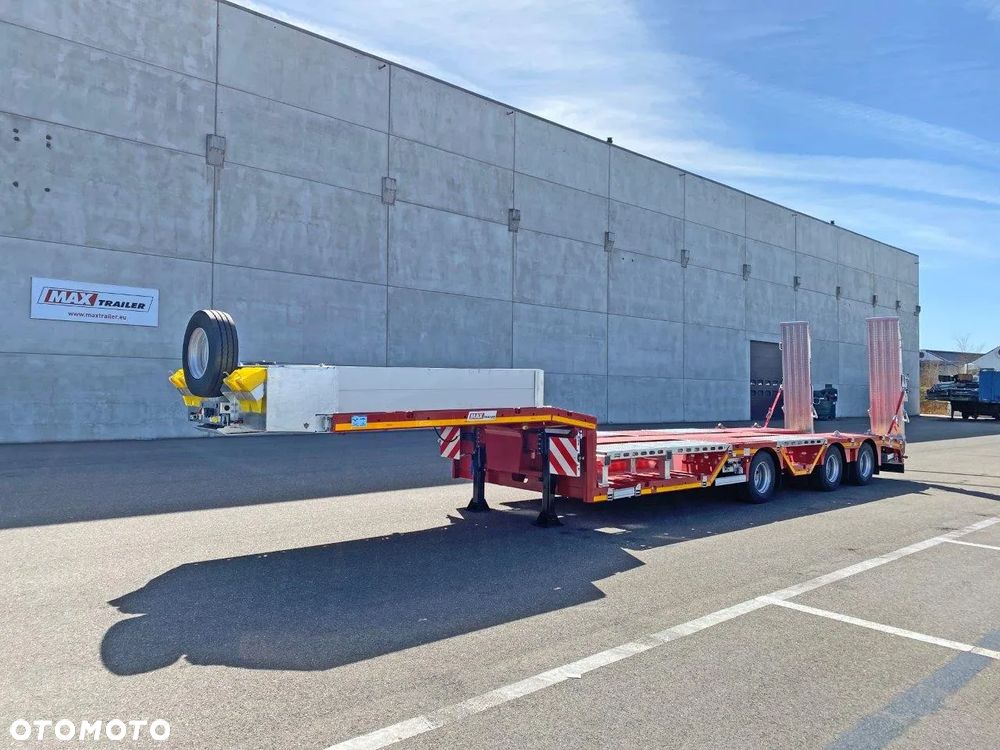 MAX Trailer nowe 3 osiowe semi z zagłębieniami, rozciąg, najazdy hydrauliczne - 8