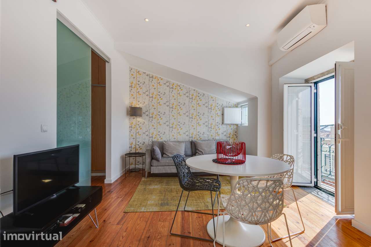 Apartamento Remodelado com Vista Rio e Cidade no Coração de Lisboa - Grande imagem: 2/22