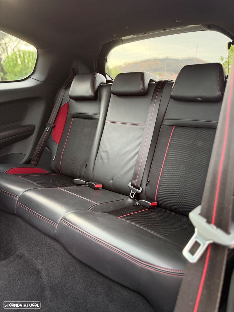 Peugeot 208 GTI 200 THP - 20