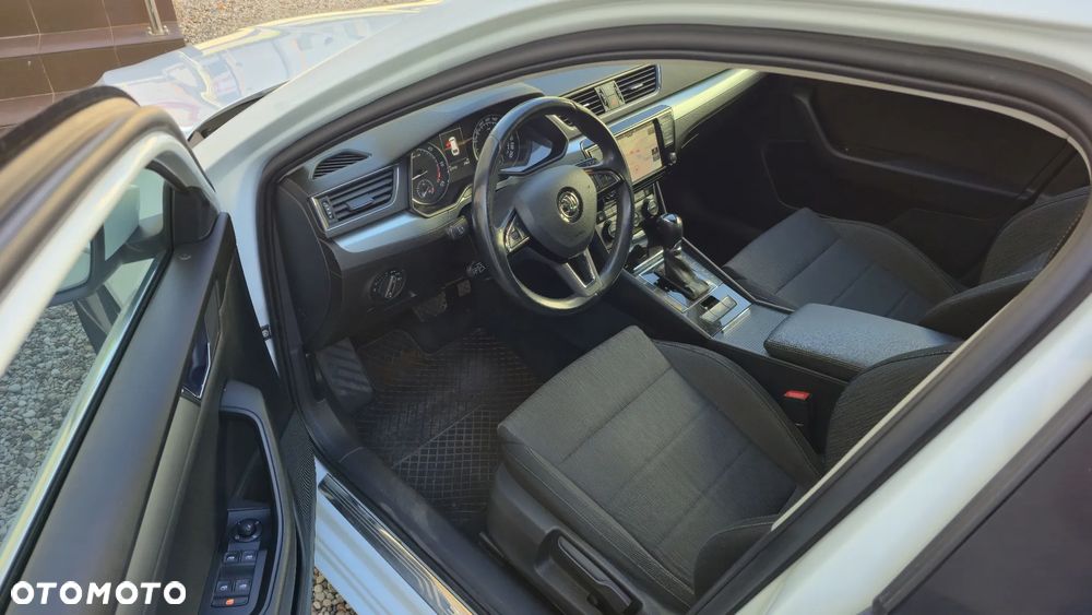 Skoda Superb 2.0 TDI Ambition DSG7 - 6