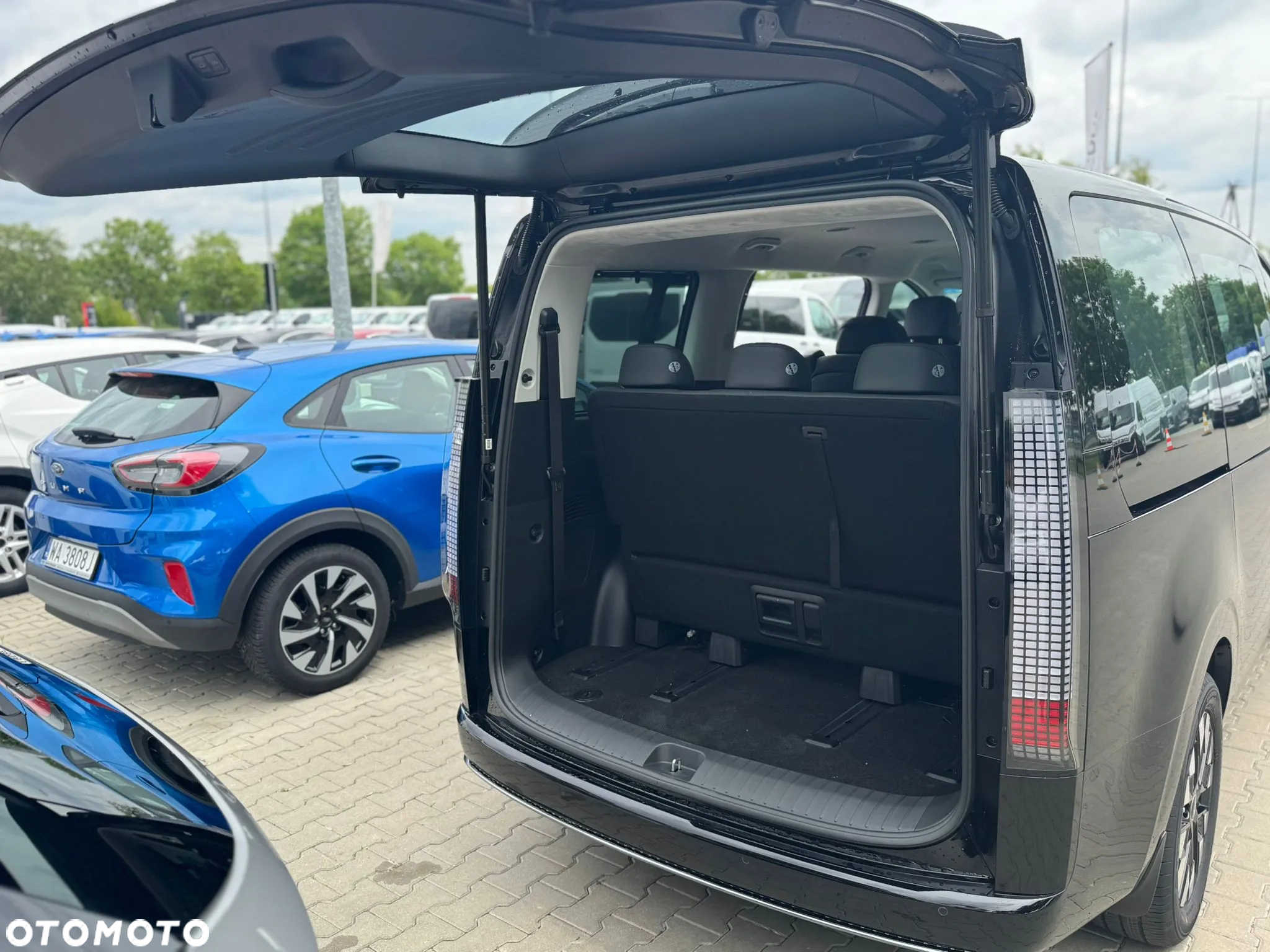 Hyundai Staria 1.6 T-GDI HEV Luxury - 20