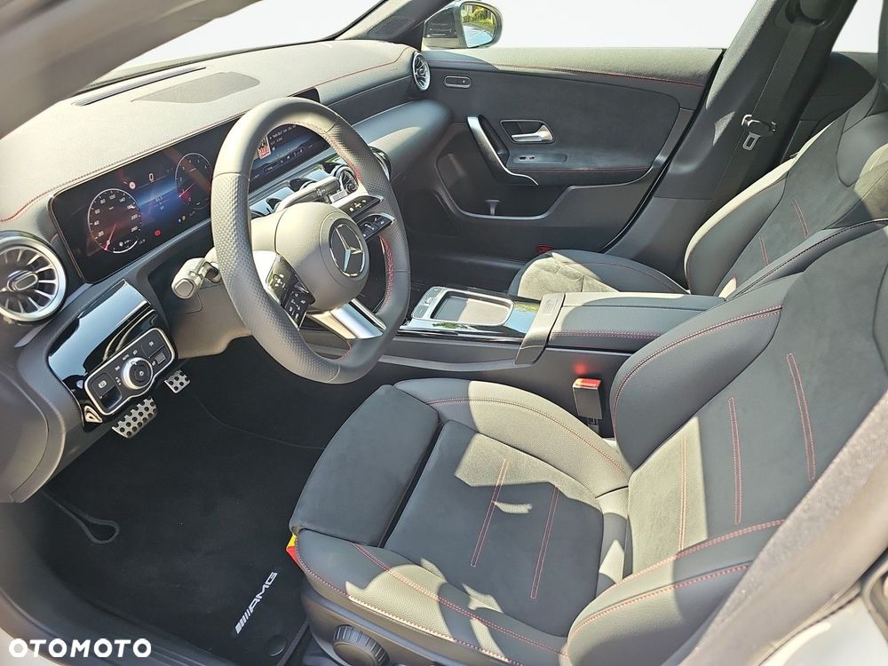 Mercedes-Benz CLA 200 AMG Line 7G-DCT - 12
