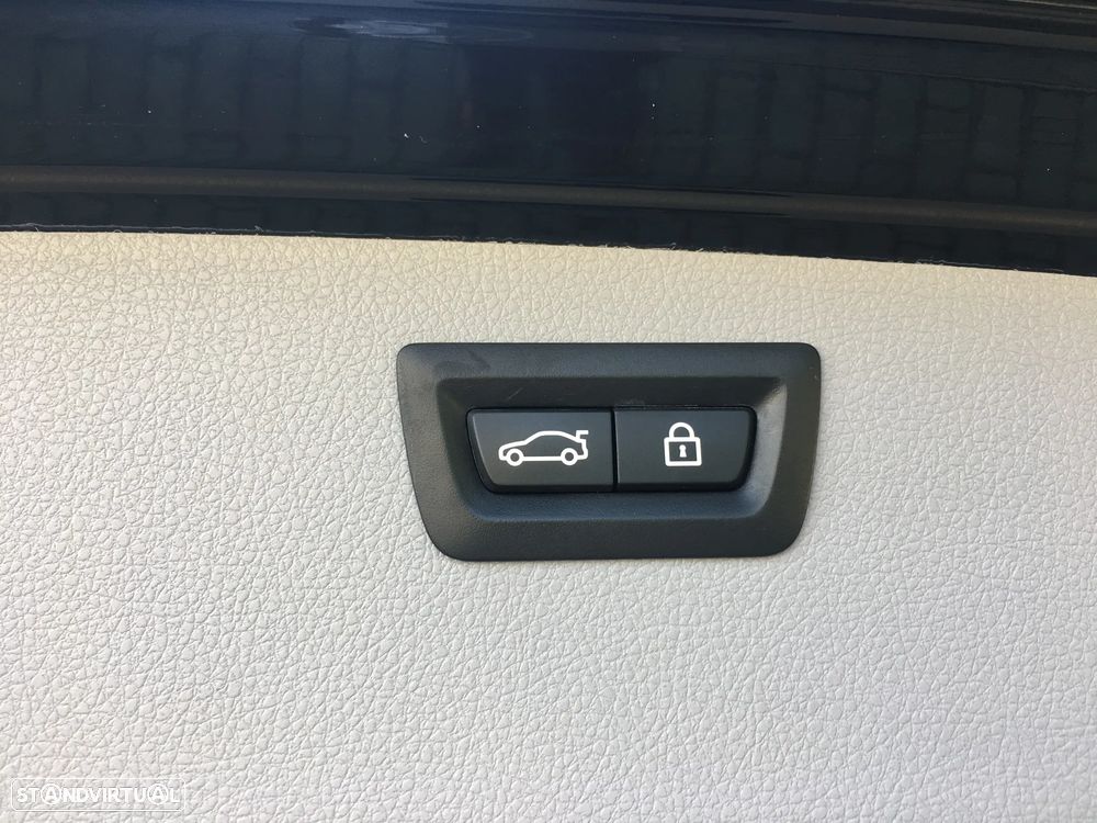 BMW 320 d Aut. Sport Line - 16