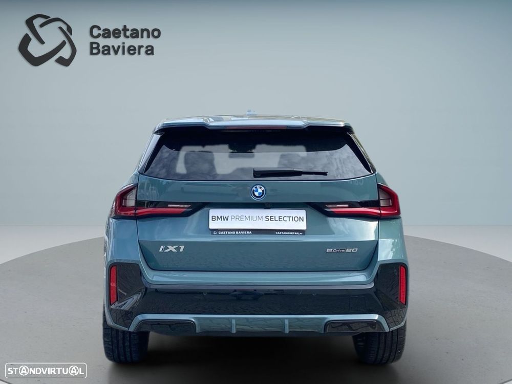 BMW iX1 eDrive20 Pack Desportivo M - 24