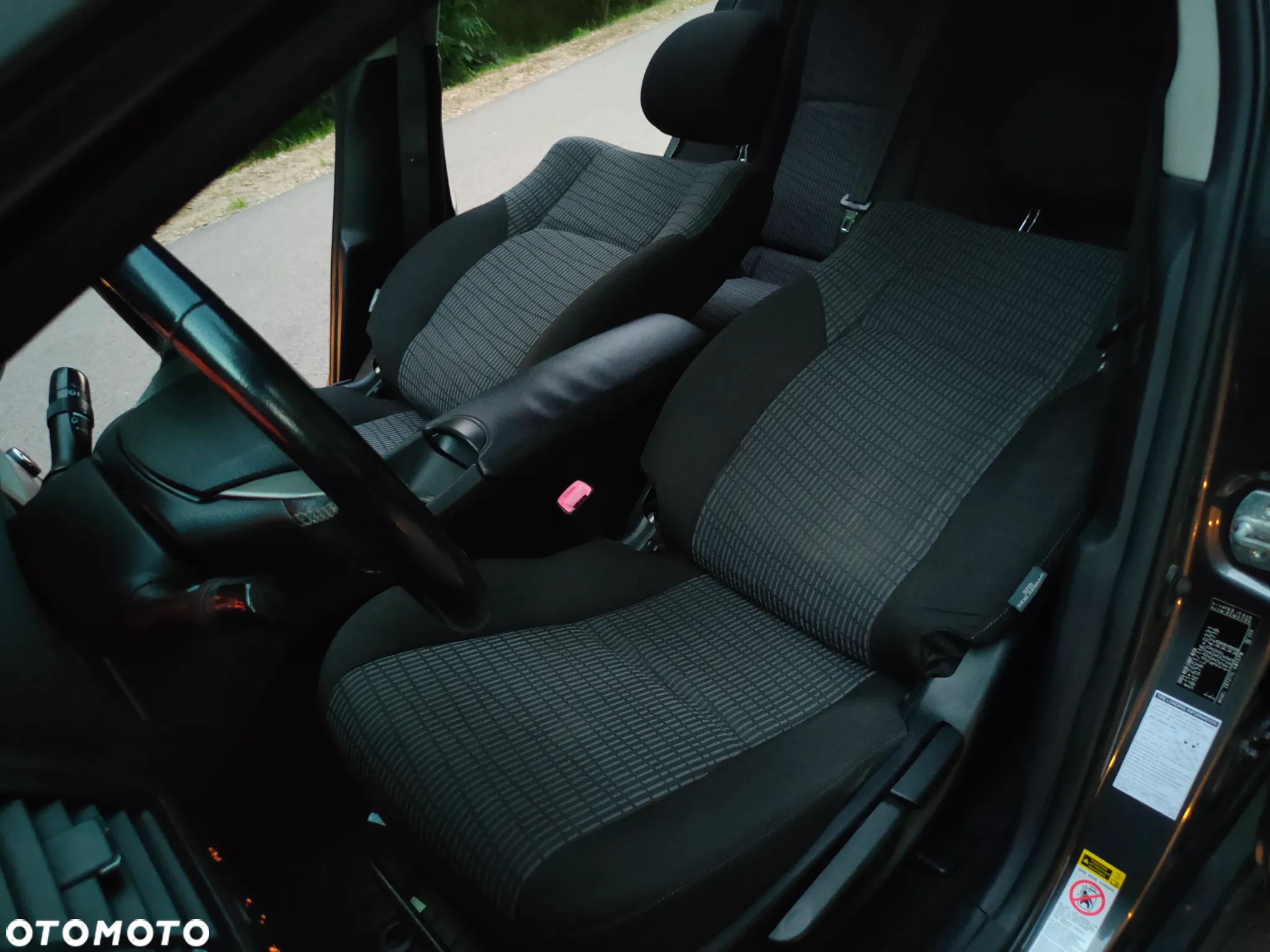 Toyota Avensis 1.8 Sol plus NAVI - 15