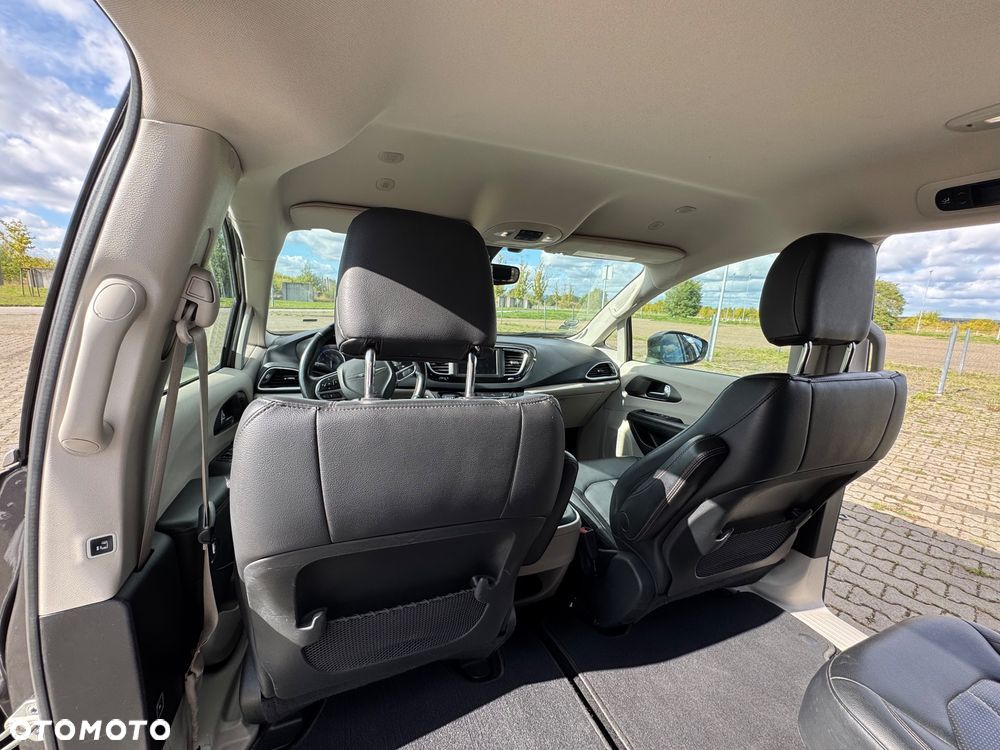 Chrysler Pacifica - 21