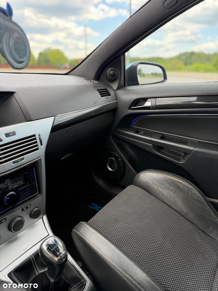 Opel Astra 2.0 T OPC - 25