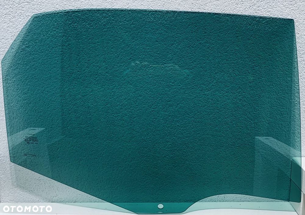 Szyba boczna prawa tylna opuszczana FIAT 500L 2013- LIVING TREKKIN