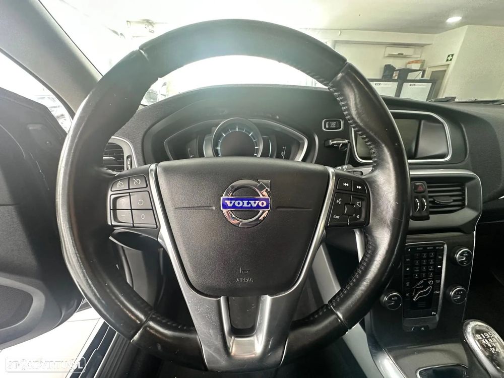 Volvo V40 Cross Country - 12