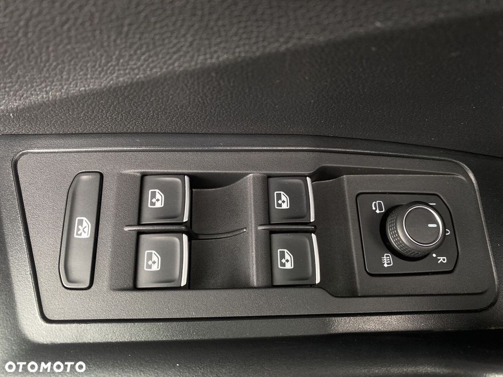 Volkswagen T-Roc - 10