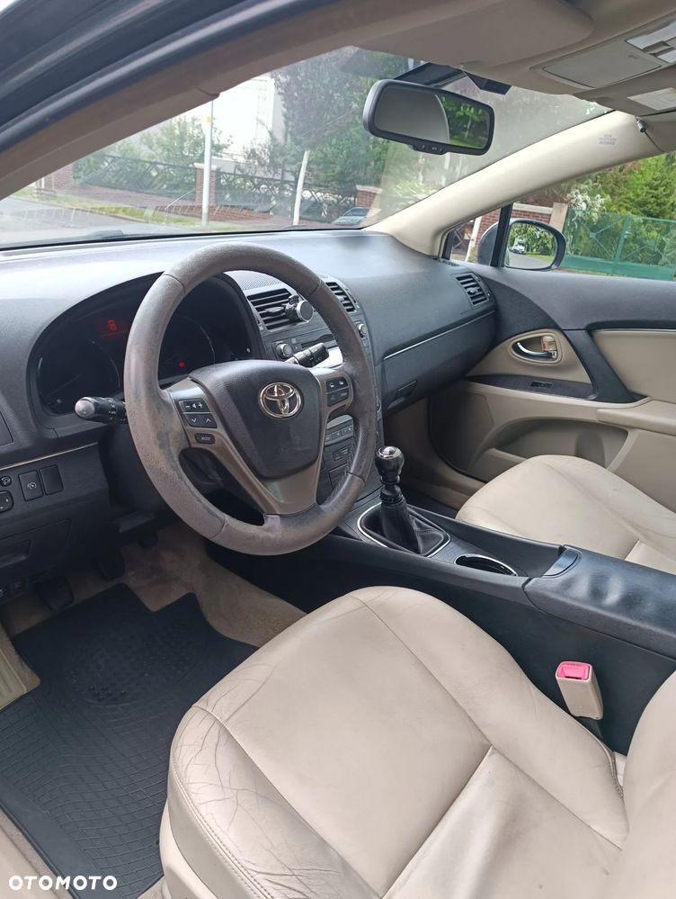 Toyota Avensis 1.8 Luna - 15