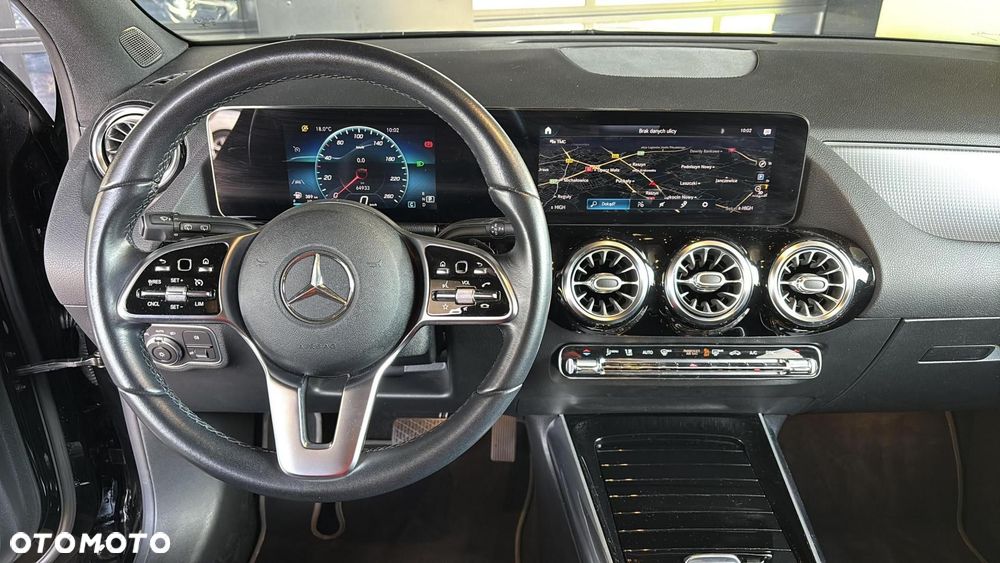 Mercedes-Benz GLA - 13