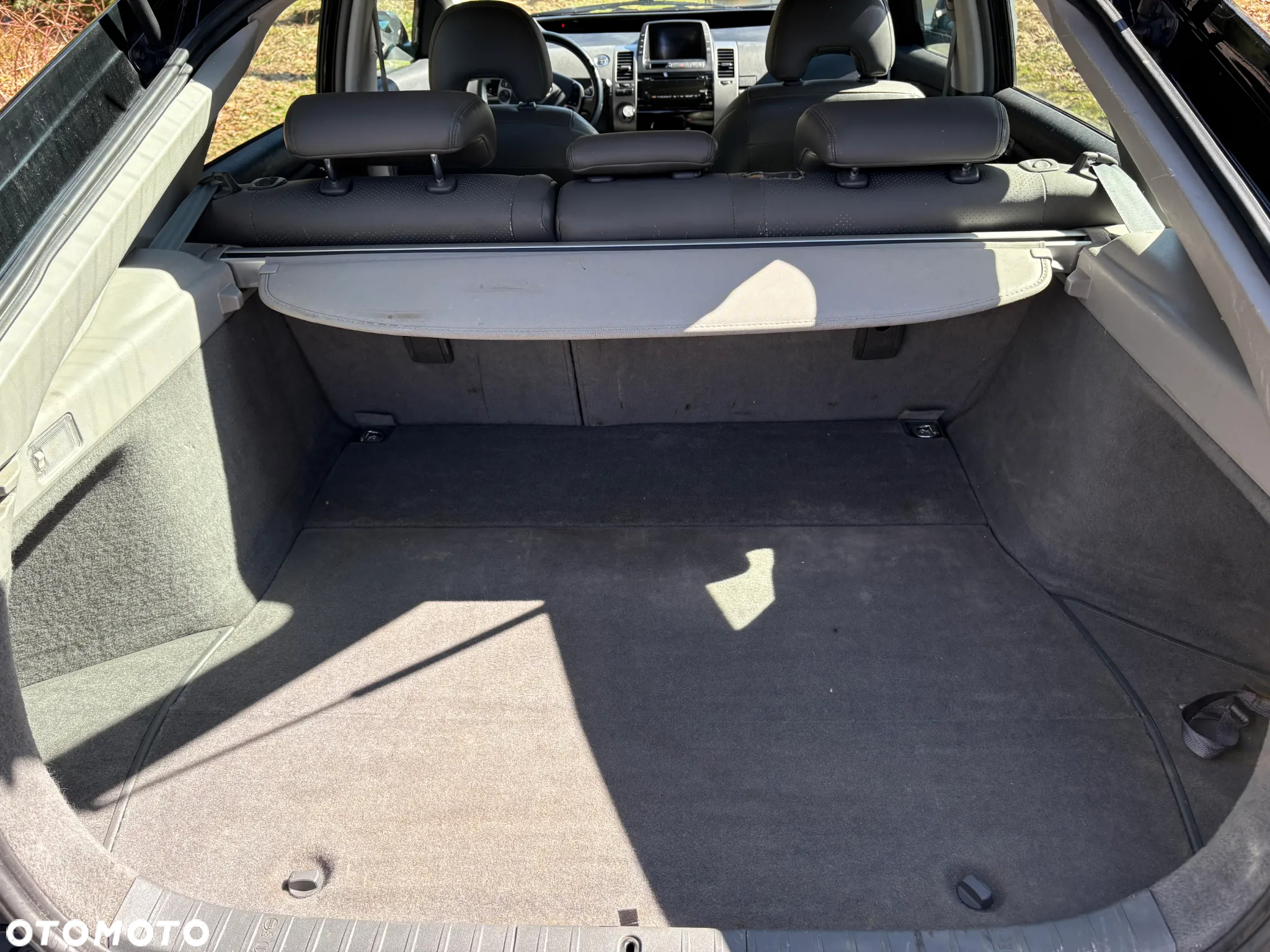 Toyota Prius (Hybrid) Executive - 18