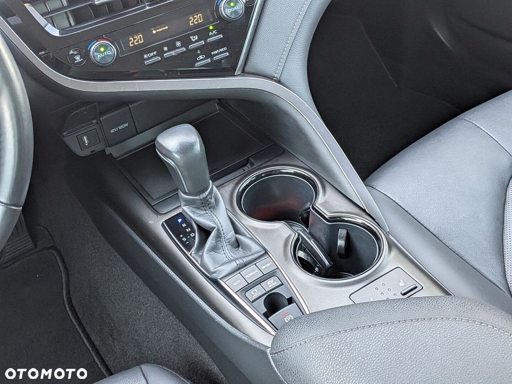 Toyota Camry 2.5 Hybrid Comfort CVT - 18