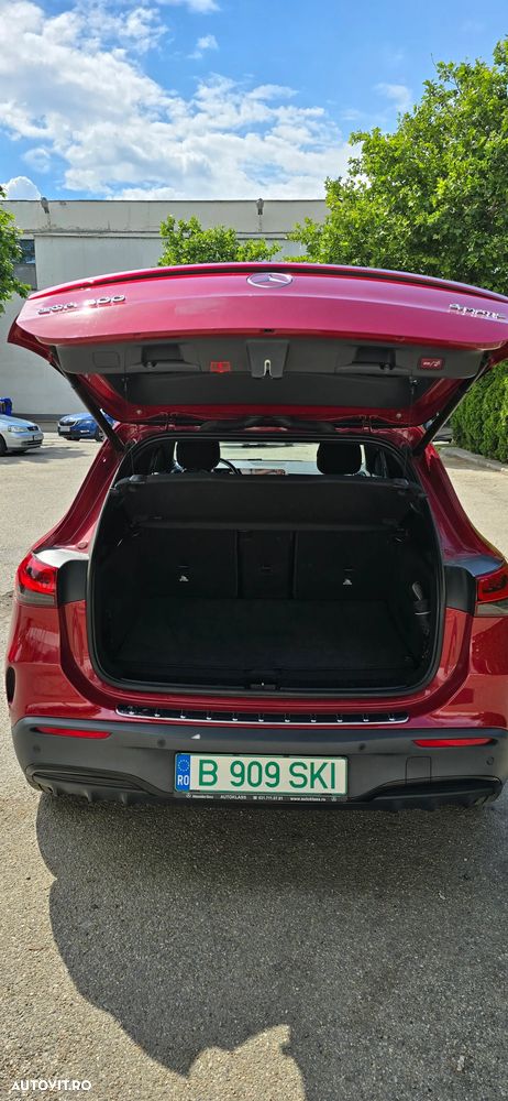 Mercedes-Benz EQA 300 4MATIC - 8