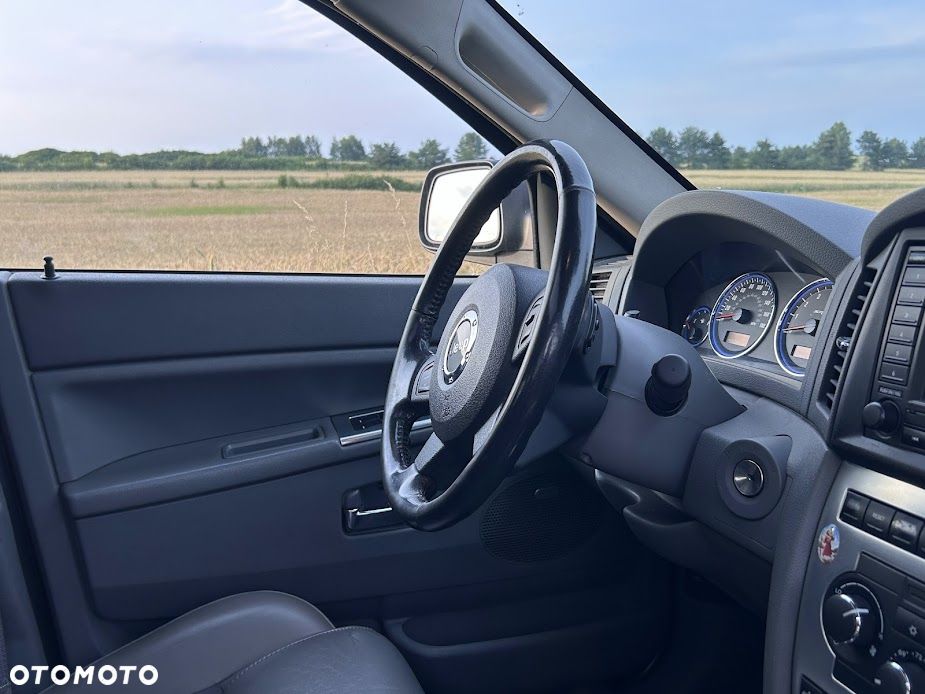 Jeep Grand Cherokee - 21