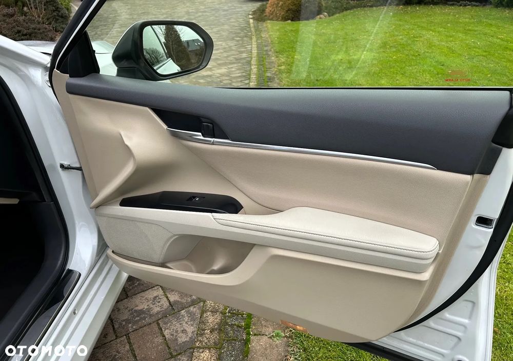 Toyota Camry - 8
