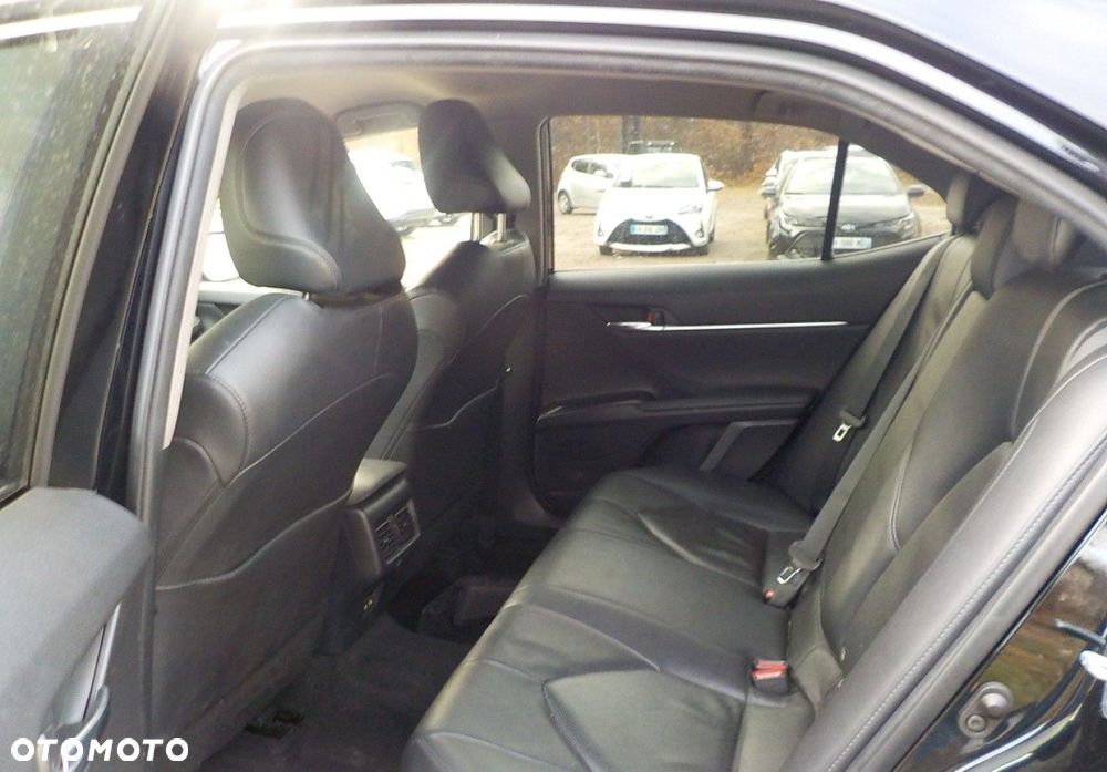 Toyota Camry - 25