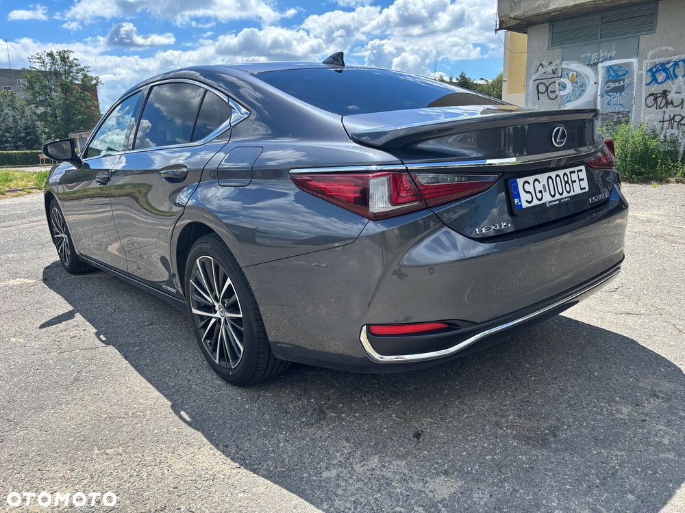 Lexus ES 300h Business Edition - 13