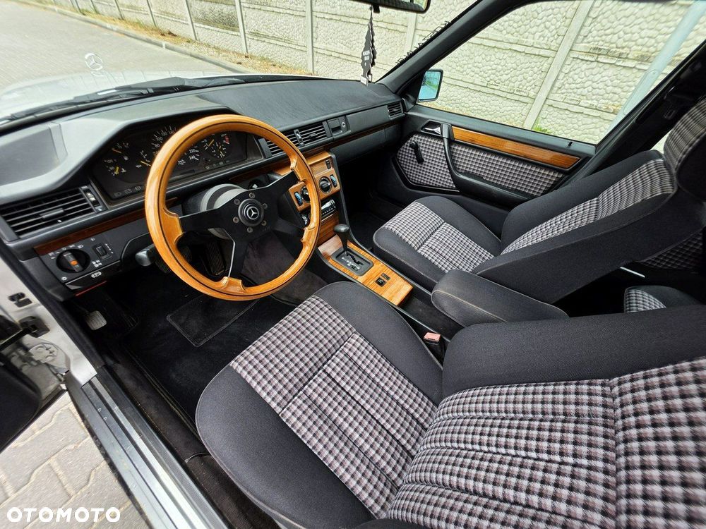 Mercedes-Benz W124 (1984-1993) - 11