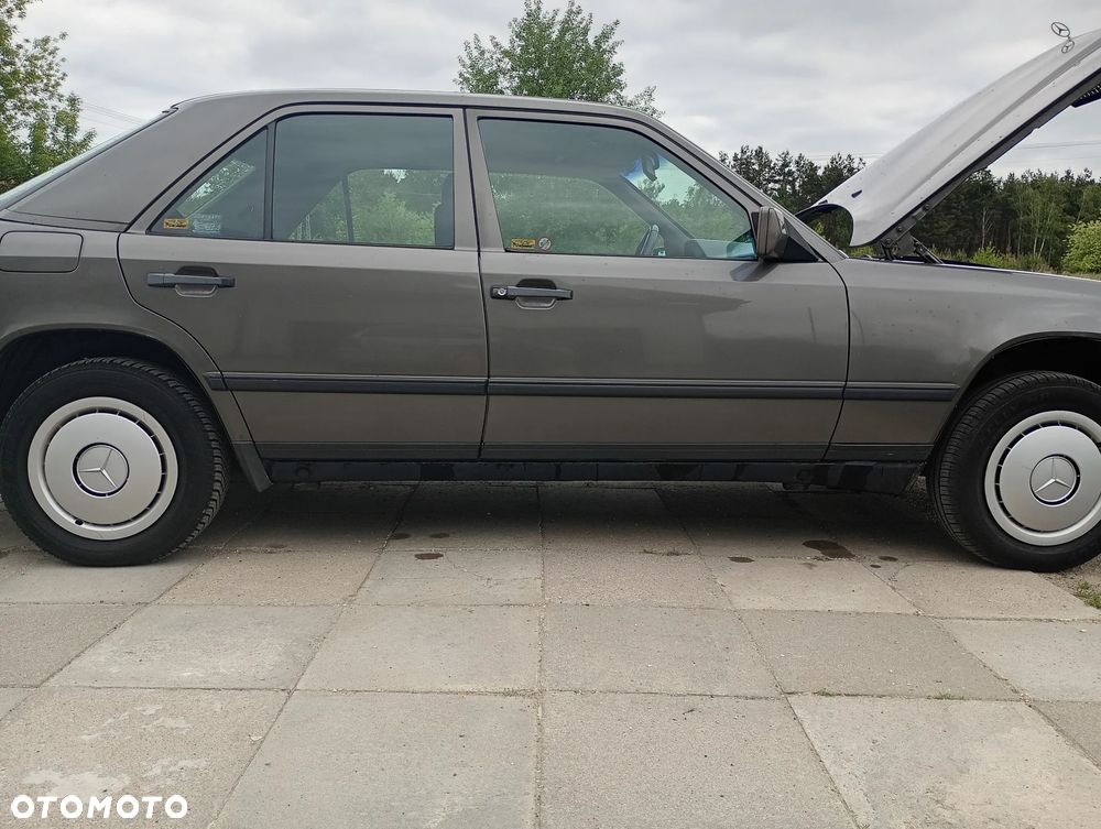 Mercedes-Benz W124 (1984-1993) - 12
