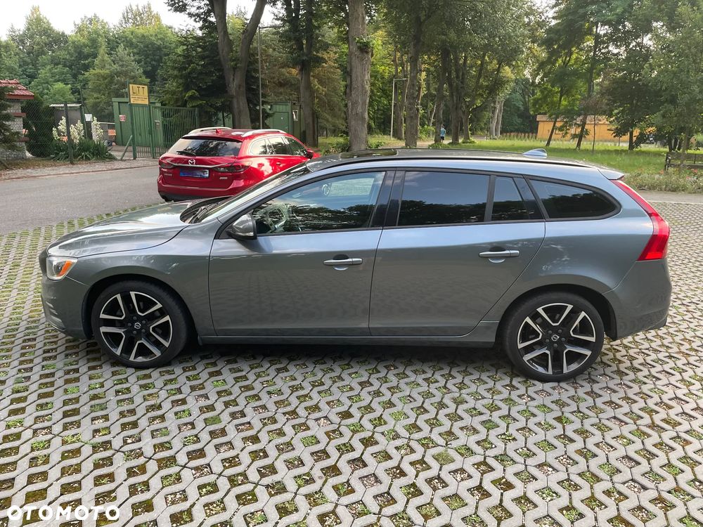 Volvo V60 T5 Geartronic R-Design - 4