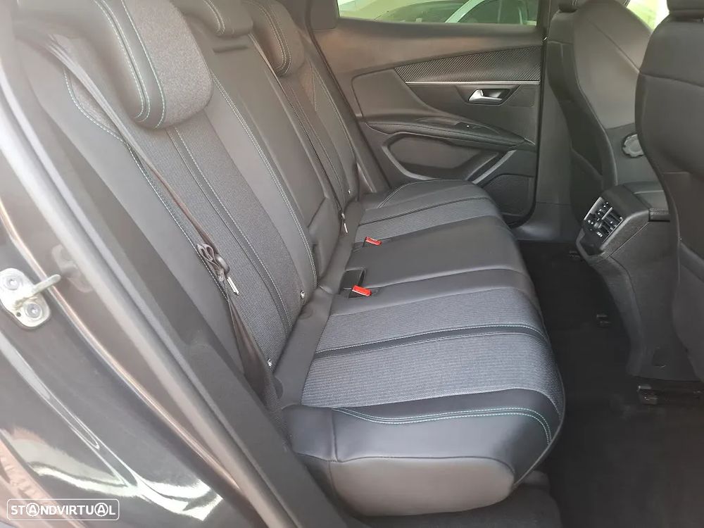 Peugeot 3008 1.2 PureTech Allure Pack EAT8 - 38