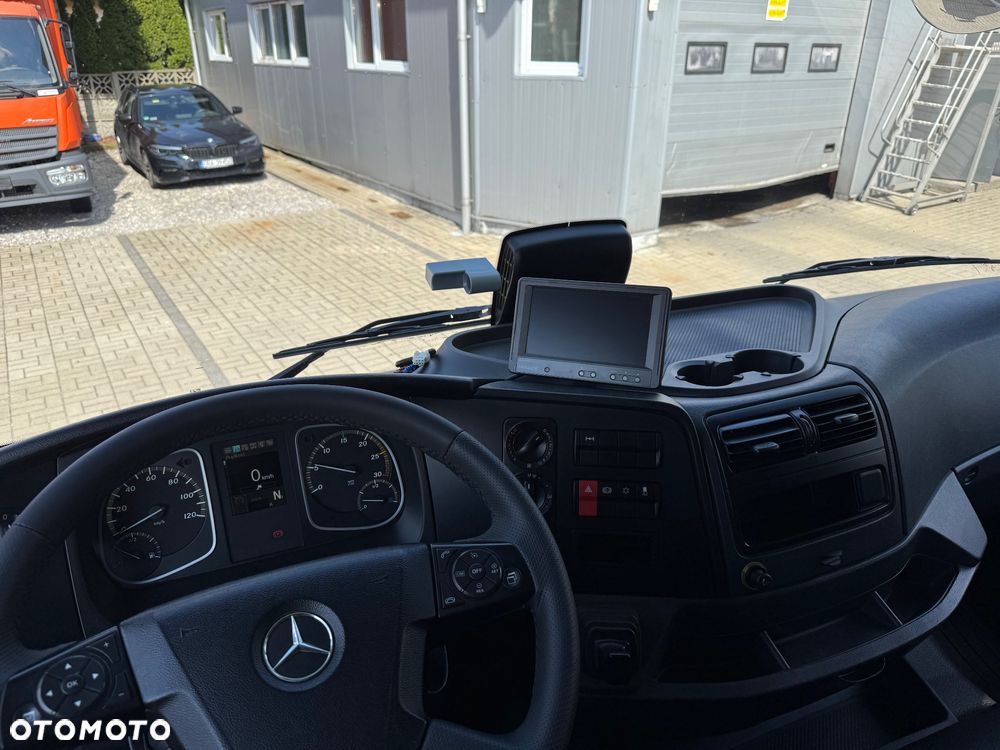 Mercedes-Benz - 17