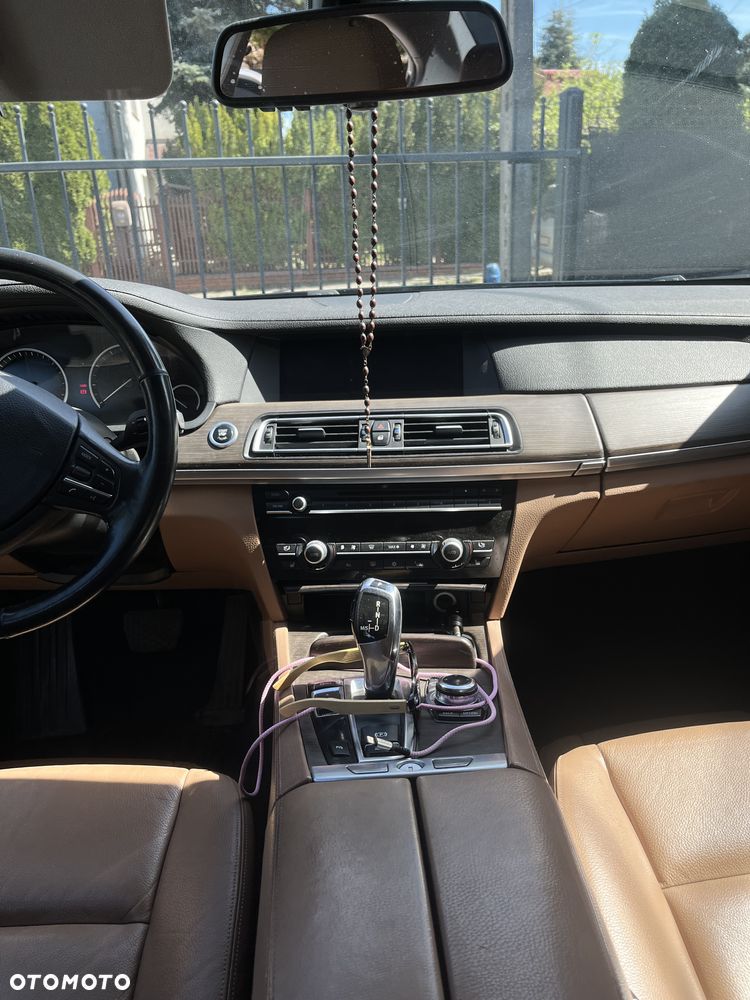 BMW Seria 7 740i - 18