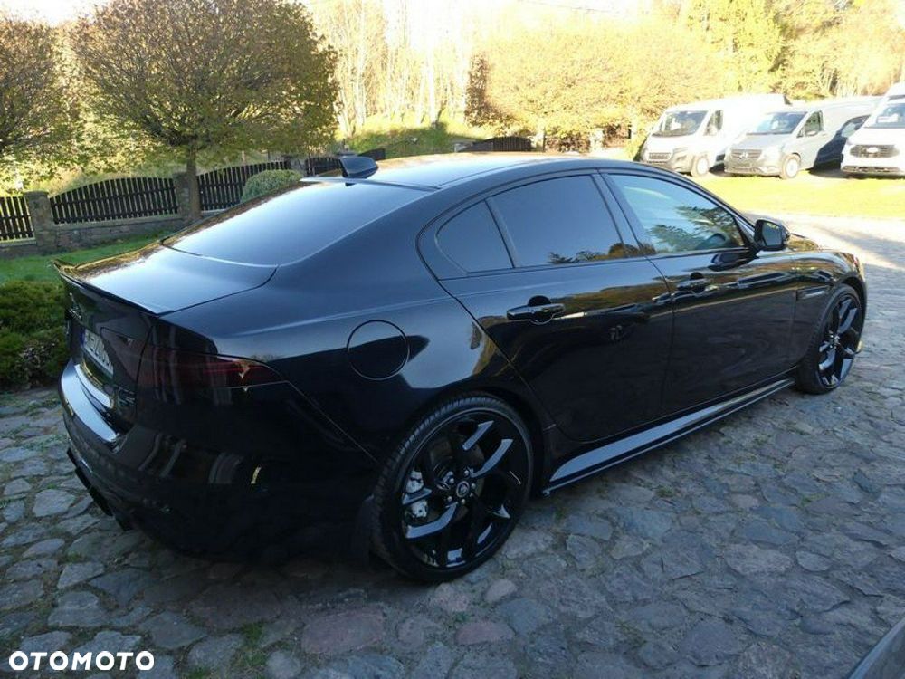 Jaguar XE 2.0 T AWD R-Sport - 25