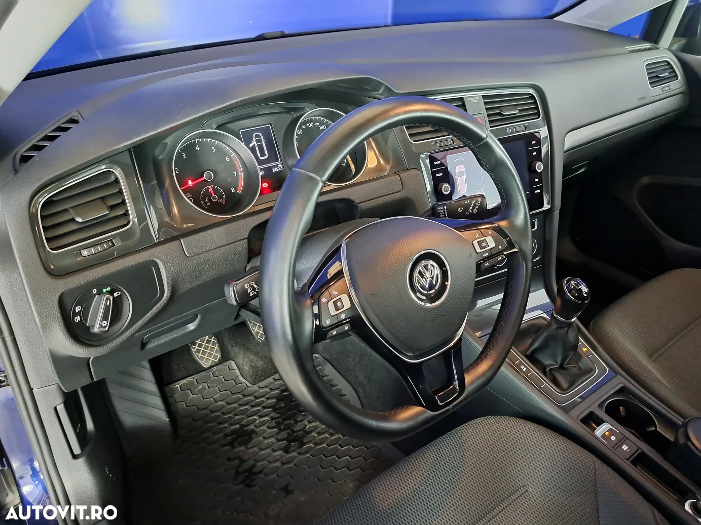 Volkswagen Golf - 10