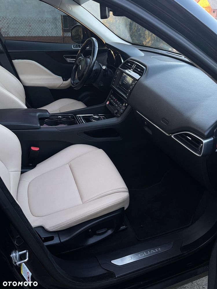 Jaguar F-Pace 35t AWD Prestige - 14