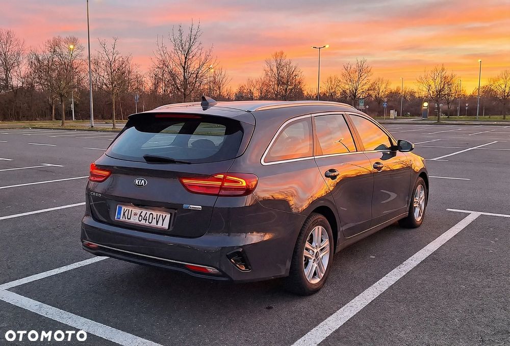 Kia Ceed 1.6 CRDi (48V Mild-Hybrid) DCT7 Platinum - 2