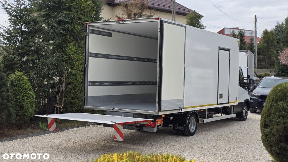Iveco IVECO DAILY 3.0 180KM 50C18 ❗❗ ZABUDOWA IZOTERMA 12 EP / CARRIER XARIOS 500 / MROŹNIA -25 +25 GRZANIE / ZASILANIE ZEWNETRZNE /  NOWE OPONY / WINDA DHOLLANDIA 1000KG / NAVI + KAMERA COFANIA / RADAR / CHŁODNIA / SERWIS ASO / 50c15 50c18 35c18 72c18❗❗ JAK NOWY❗❗ - 4